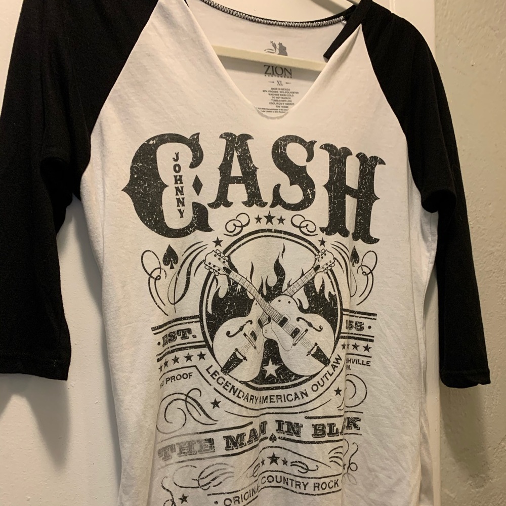 T Shirt Johnny Cash.  Never worn.  Size XL(Med)